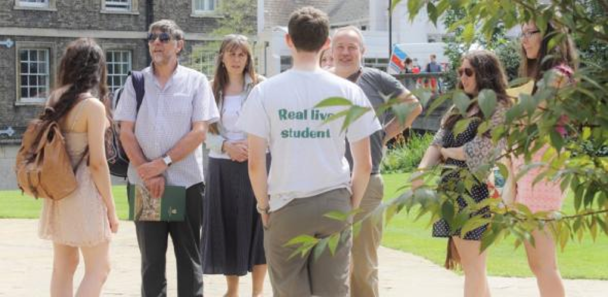 Read more about the article What are University Open Days and should I go to them?